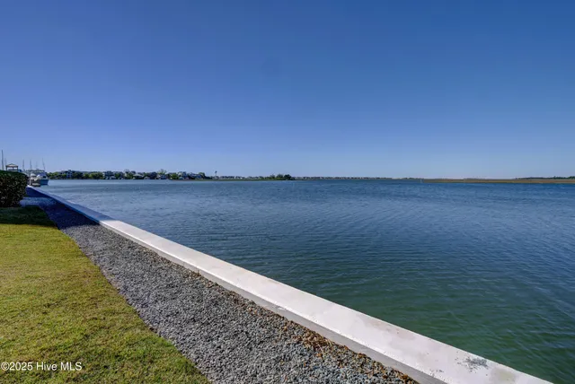 $2,500 | 322 Causeway Drive, Unit STE 207, Wrightsville Beach, NC 28480