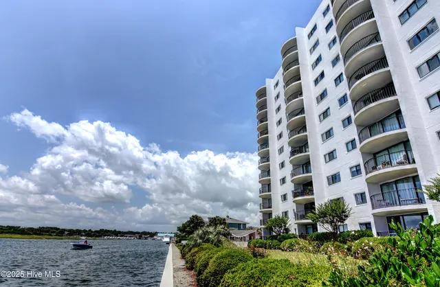 $2,500 | 322 Causeway Drive, Unit STE 207, Wrightsville Beach, NC 28480