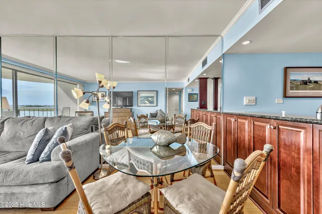 $2,500 | 322 Causeway Drive, Unit STE 207, Wrightsville Beach, NC 28480