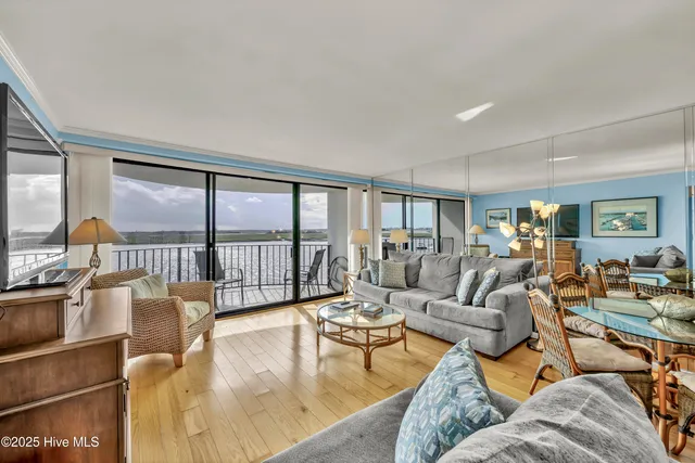 $2,500 | 322 Causeway Drive, Unit STE 207, Wrightsville Beach, NC 28480