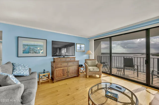 $2,500 | 322 Causeway Drive, Unit STE 207, Wrightsville Beach, NC 28480