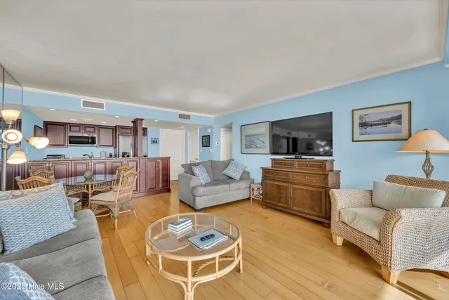 $2,500 | 322 Causeway Drive, Unit STE 207, Wrightsville Beach, NC 28480