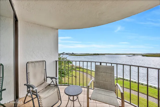 $2,500 | 322 Causeway Drive, Unit STE 207, Wrightsville Beach, NC 28480