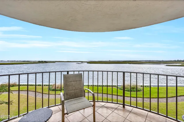 $2,500 | 322 Causeway Drive, Unit STE 207, Wrightsville Beach, NC 28480