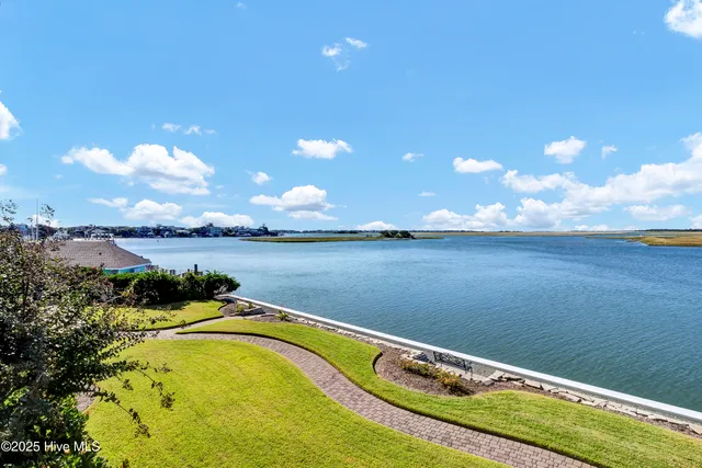 $2,500 | 322 Causeway Drive, Unit STE 207, Wrightsville Beach, NC 28480