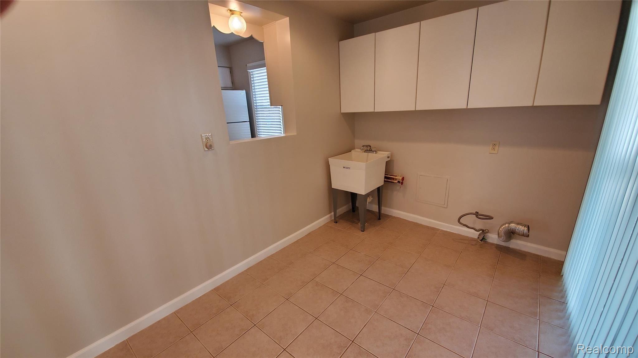 4171 Filbert Street Wayne, MI 48184 - Photo 23 of 33 20190923_155526.jpg