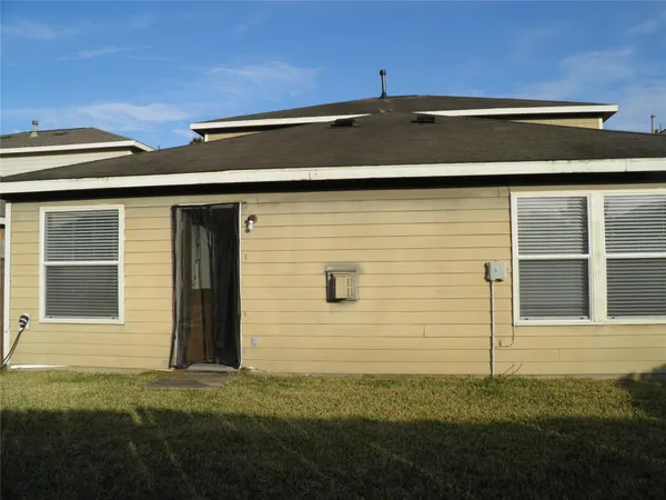$2,000 | 2907 Morton Cove Lane, Katy, TX 77449