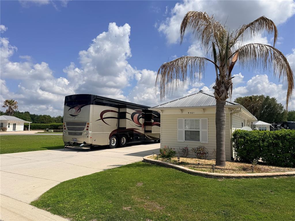 9501 Southeast 47th Way Webster, FL 33597 - Photo 4 of 35 a front view of house with yard