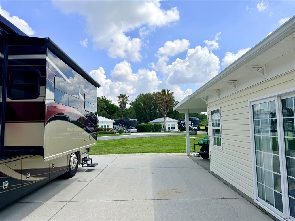 9501 Southeast 47th Way Webster, FL 33597 - Photo 5 of 35 a view of a two chairs in the back yard