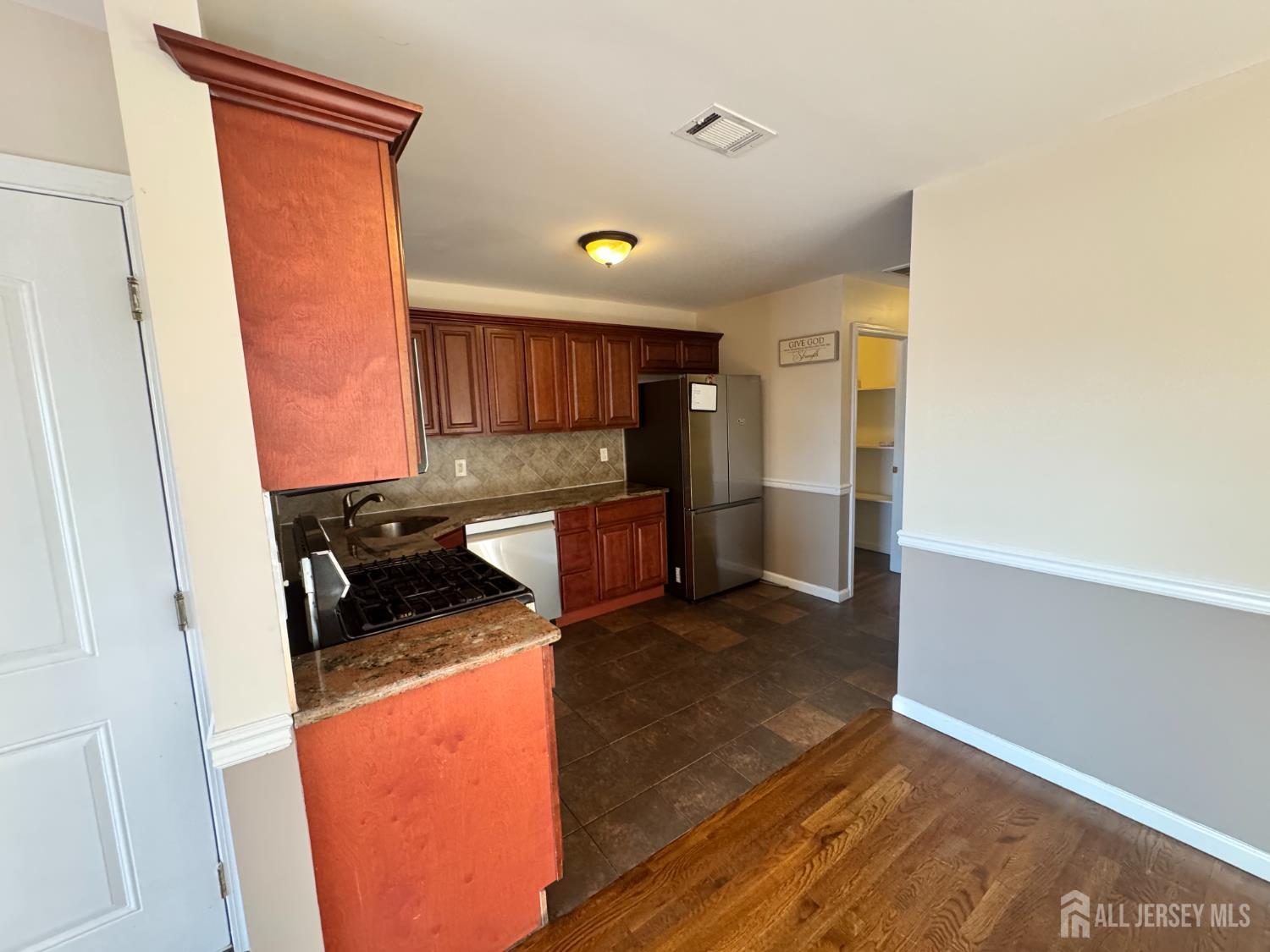 83 Broadway, Unit 2 Elizabeth, NJ 07206 - Photo 5 of 15