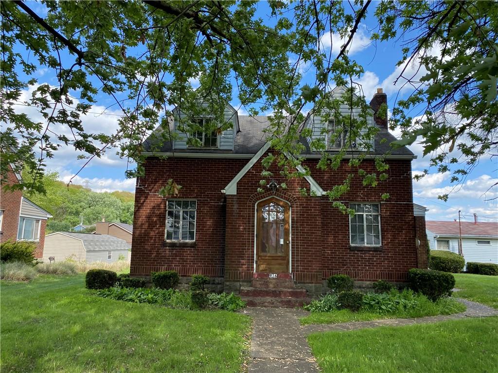 916 Russellton Road Cheswick, PA 15024 - Photo 8 of 10 a front view of a house with a garden