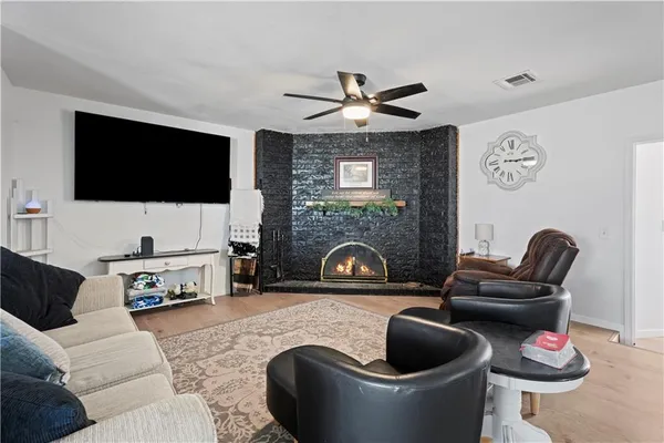 $185,000 | 220 East 2nd Avenue, Caney, KS 67333