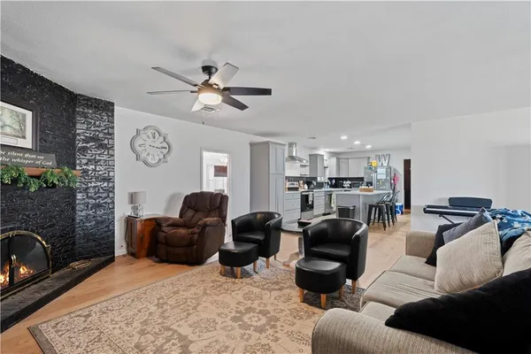 $185,000 | 220 East 2nd Avenue, Caney, KS 67333