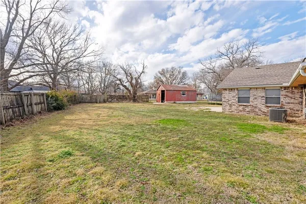 $185,000 | 220 East 2nd Avenue, Caney, KS 67333