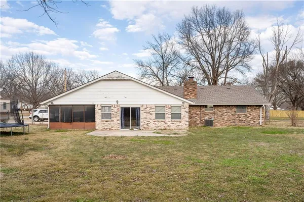 $185,000 | 220 East 2nd Avenue, Caney, KS 67333