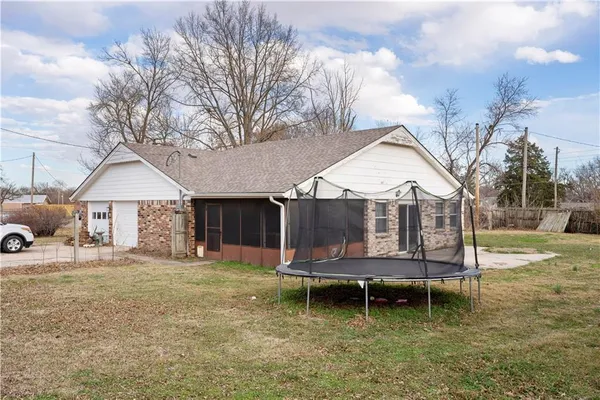 $185,000 | 220 East 2nd Avenue, Caney, KS 67333