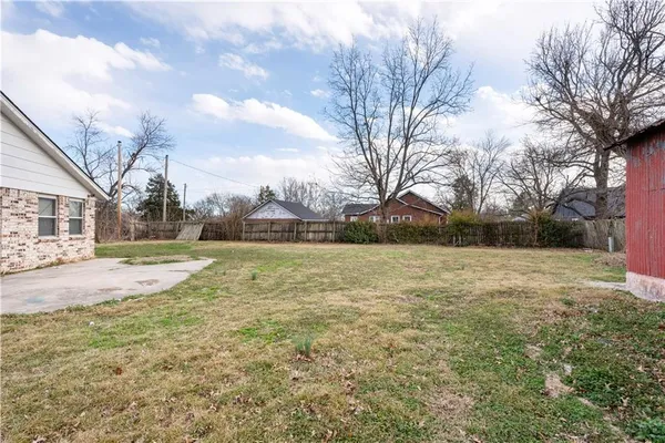 $185,000 | 220 East 2nd Avenue, Caney, KS 67333