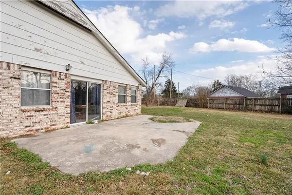 $185,000 | 220 East 2nd Avenue, Caney, KS 67333