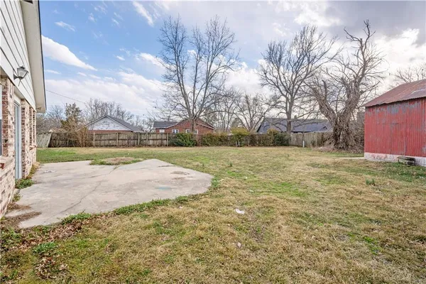 $185,000 | 220 East 2nd Avenue, Caney, KS 67333