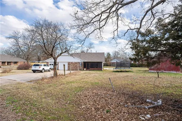 $185,000 | 220 East 2nd Avenue, Caney, KS 67333
