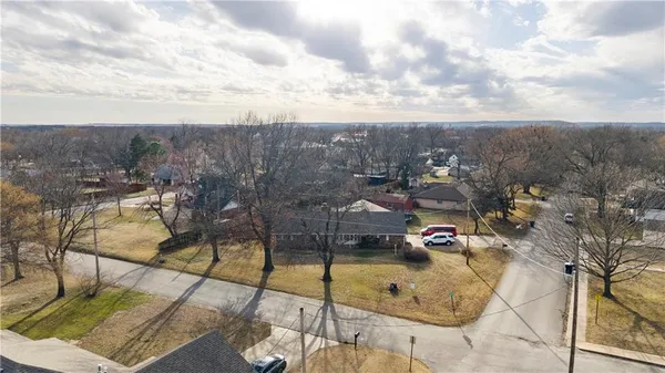 $185,000 | 220 East 2nd Avenue, Caney, KS 67333