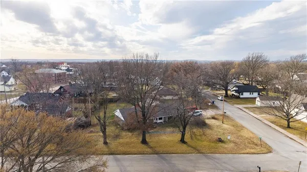 $185,000 | 220 East 2nd Avenue, Caney, KS 67333