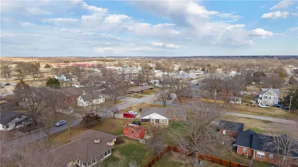 $185,000 | 220 East 2nd Avenue, Caney, KS 67333