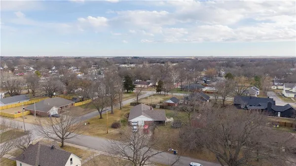 $185,000 | 220 East 2nd Avenue, Caney, KS 67333