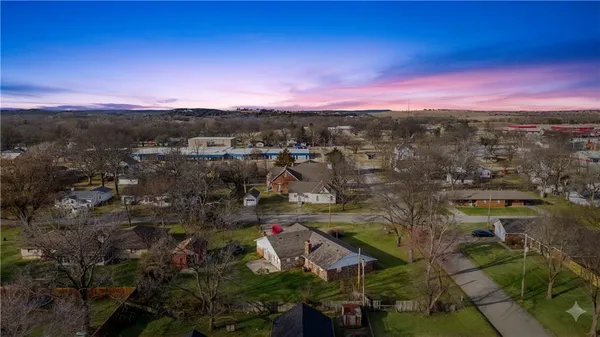 $185,000 | 220 East 2nd Avenue, Caney, KS 67333