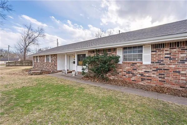 $185,000 | 220 East 2nd Avenue, Caney, KS 67333