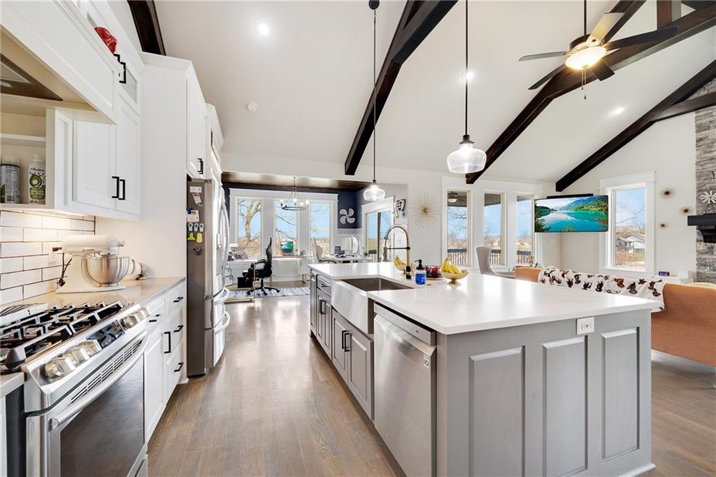 905 Southeast Wood Ridge Court Blue Springs, MO 64014 - Photo 15 of 48