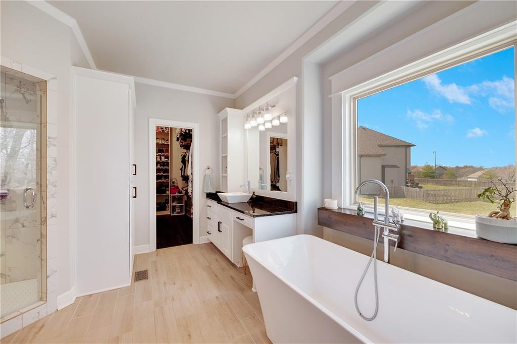 905 Southeast Wood Ridge Court Blue Springs, MO 64014 - Photo 23 of 48