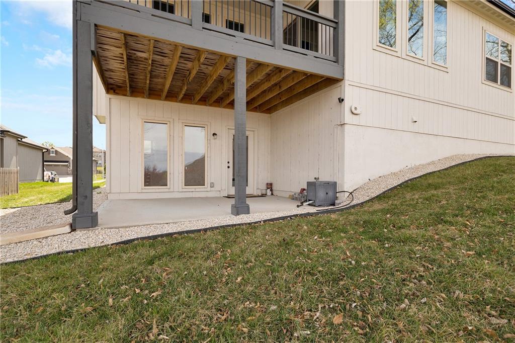 905 Southeast Wood Ridge Court Blue Springs, MO 64014 - Photo 4 of 48