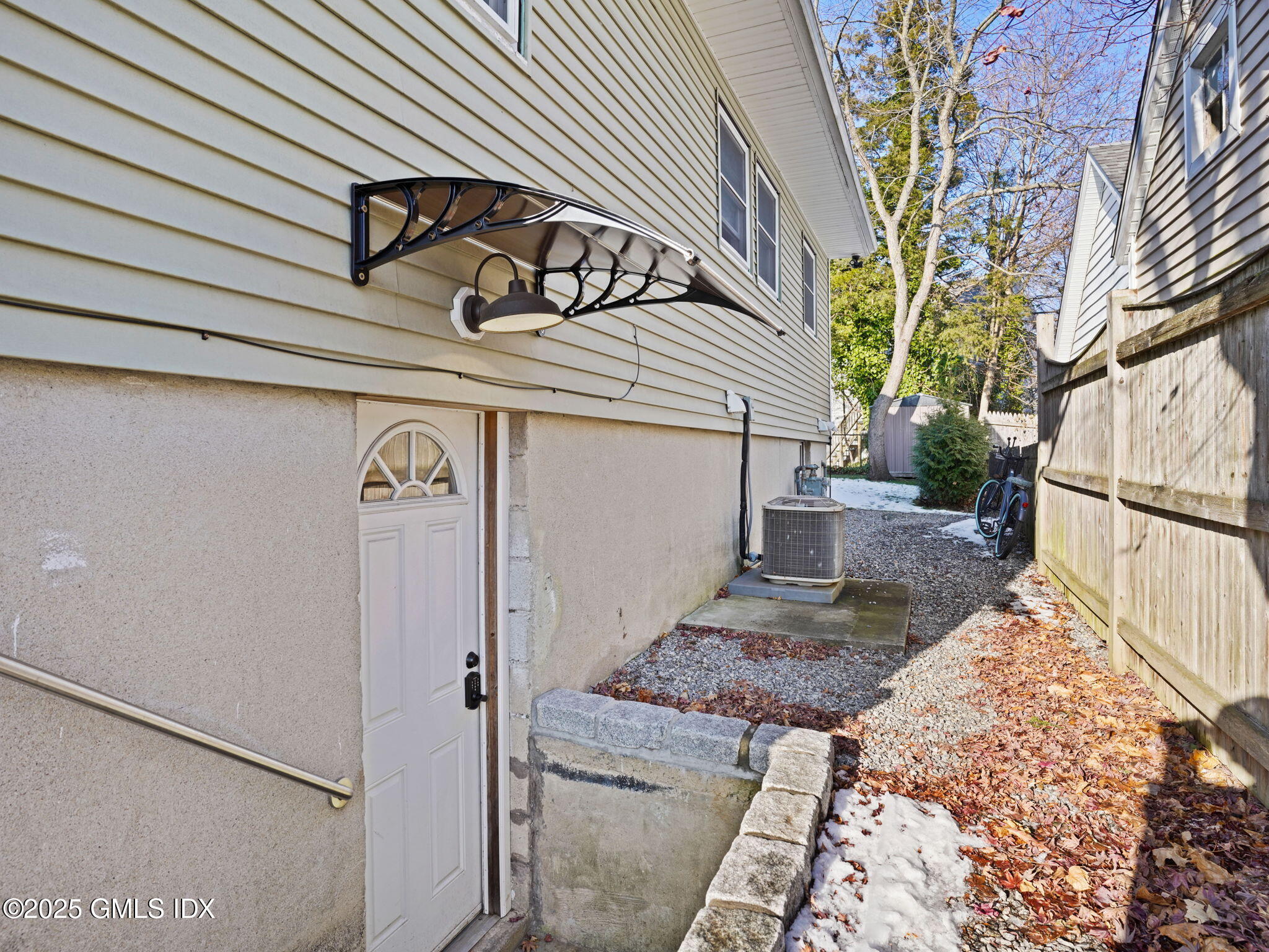 45 Gold Street Greenwich, CT 06830 - Photo 16 of 18 a view of a street sign of a building