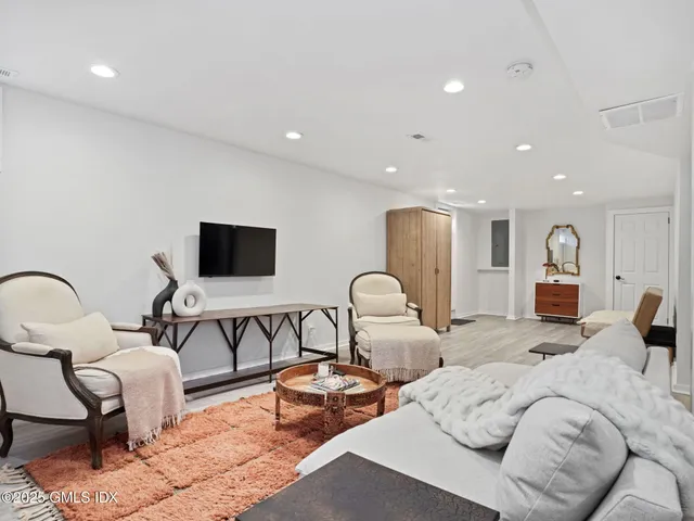 $2,800 | 45 Gold Street, Greenwich, CT 06830