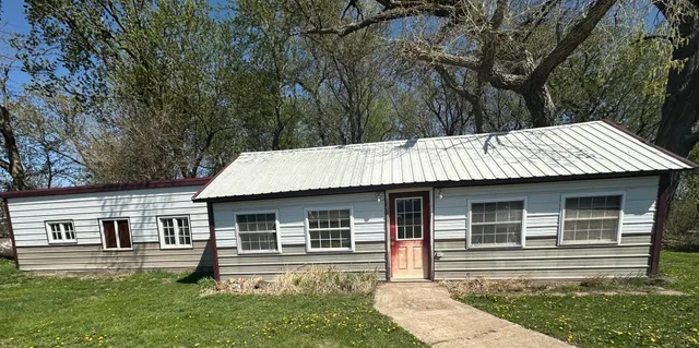 $459,000 | 22451 340th Avenue, Revere, MN 56166