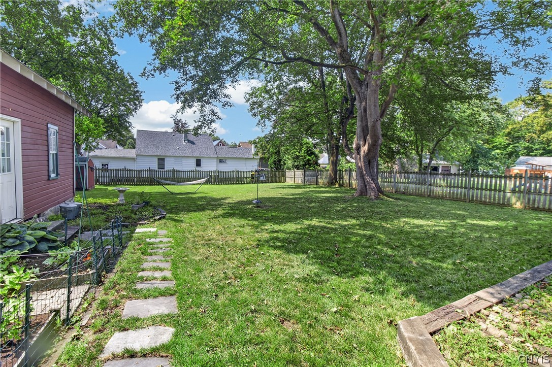 32 Higby Road Utica, NY 13501 - Photo 3 of 33 Gallery Image 3