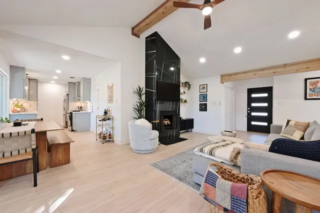 $2,150 | 805 Huntingdon Place, Austin, TX 78745