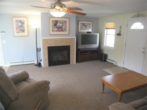 12 Lynne Road Wareham, MA 02571 - Photo 3 of 9 Gallery Image 3