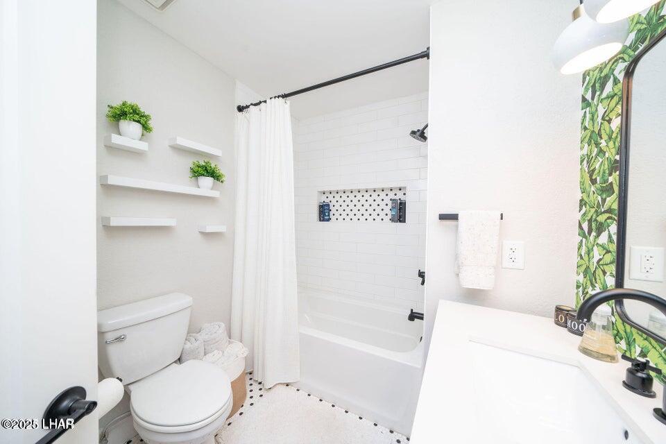 8625 Riverside Drive, Unit 55 Parker, AZ 85344 - Photo 19 of 32 Primary Bathroom