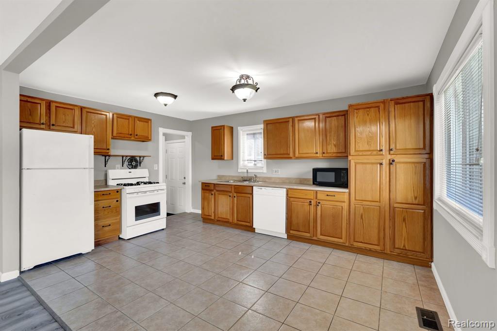 11220 Timken Avenue Warren, MI 48089 - Photo 15 of 36