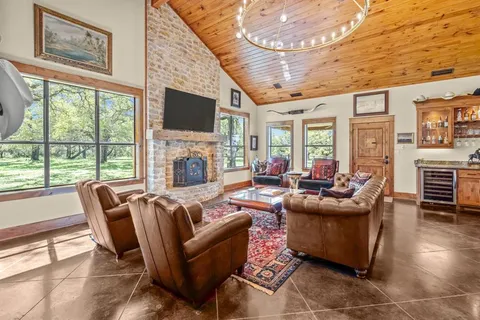 $5,744,520 | 660 Farm To Market 203, Walnut Springs, TX 76690