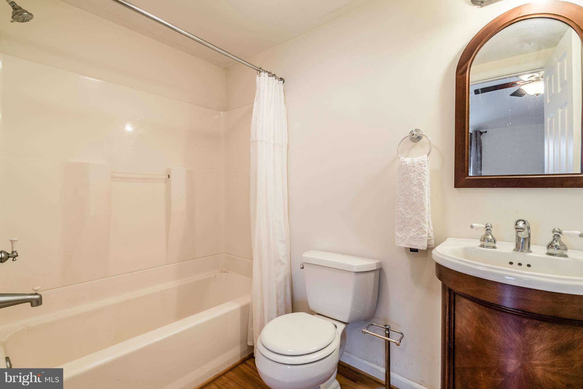8258 Kines Road Warrenton, VA 20187 - Photo 11 of 26 Bath (Master)
