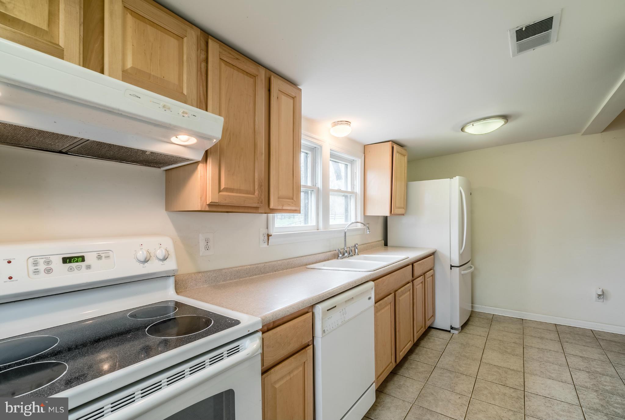 8258 Kines Road Warrenton, VA 20187 - Photo 12 of 26 Kitchen