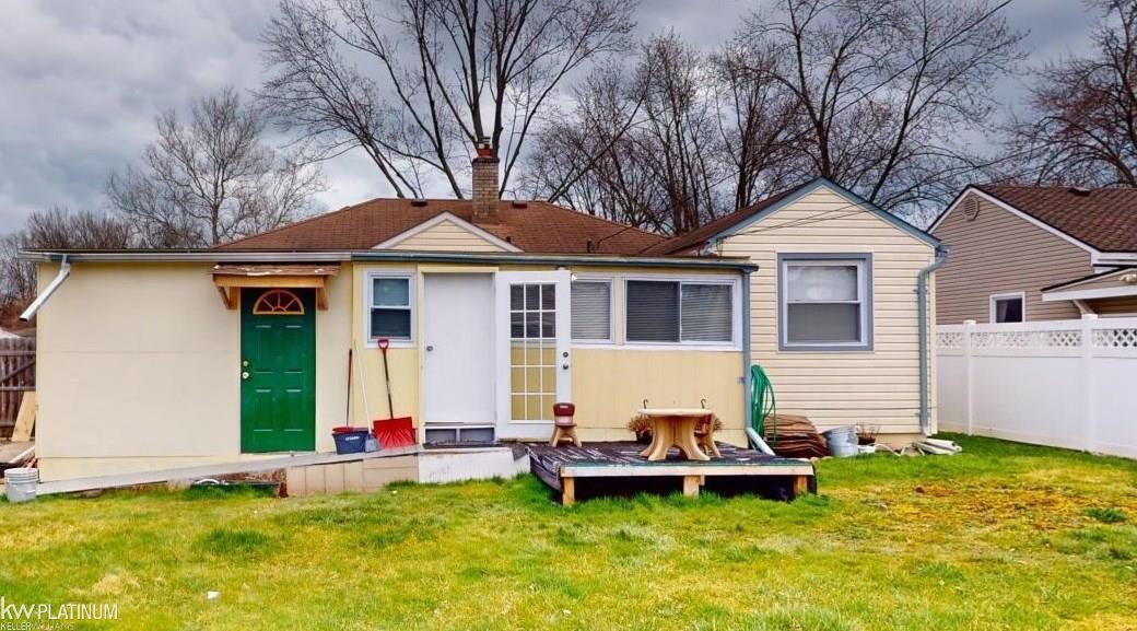 1460 Hampton Road Mount Clemens, MI 48043 - Photo 30 of 32 50137778-68756b4d-fab2-49a6-9d37-854bad7fa663.JPG
