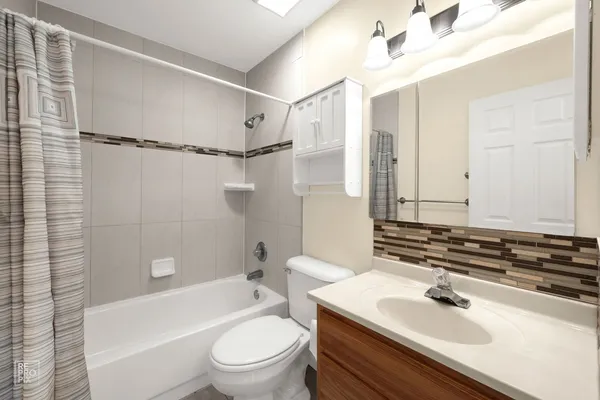 $2,095 | 1030 Brunswick Harbor, Unit 1030, Schaumburg, IL 60193