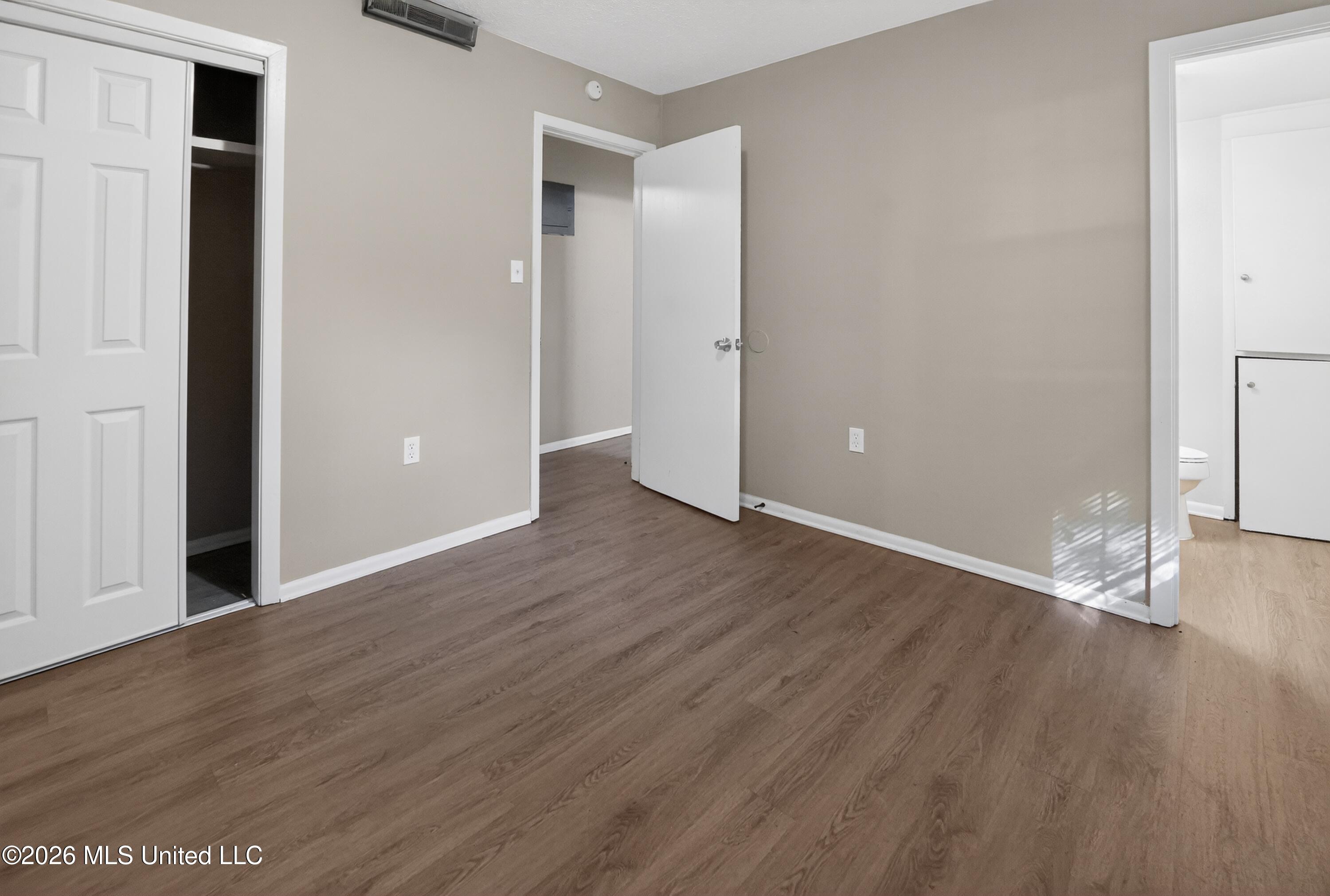 620 Queen Circle Jackson, MS 39209 - Photo 33 of 43 33_620_Queen_Cir-Bedroom-6525