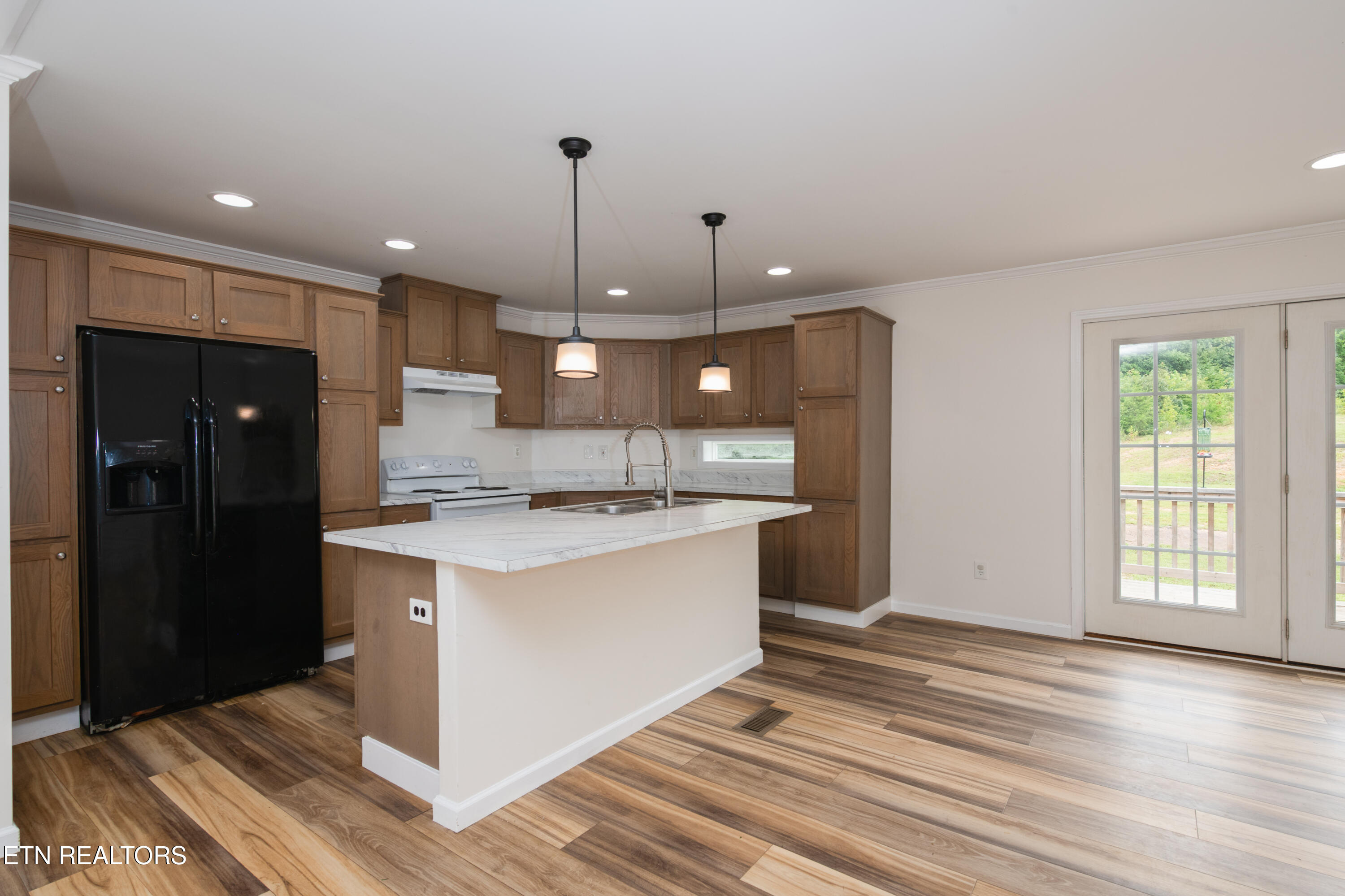 826 Sweetwater Road Philadelphia, TN 37846 - Photo 8 of 28 kitchen 2