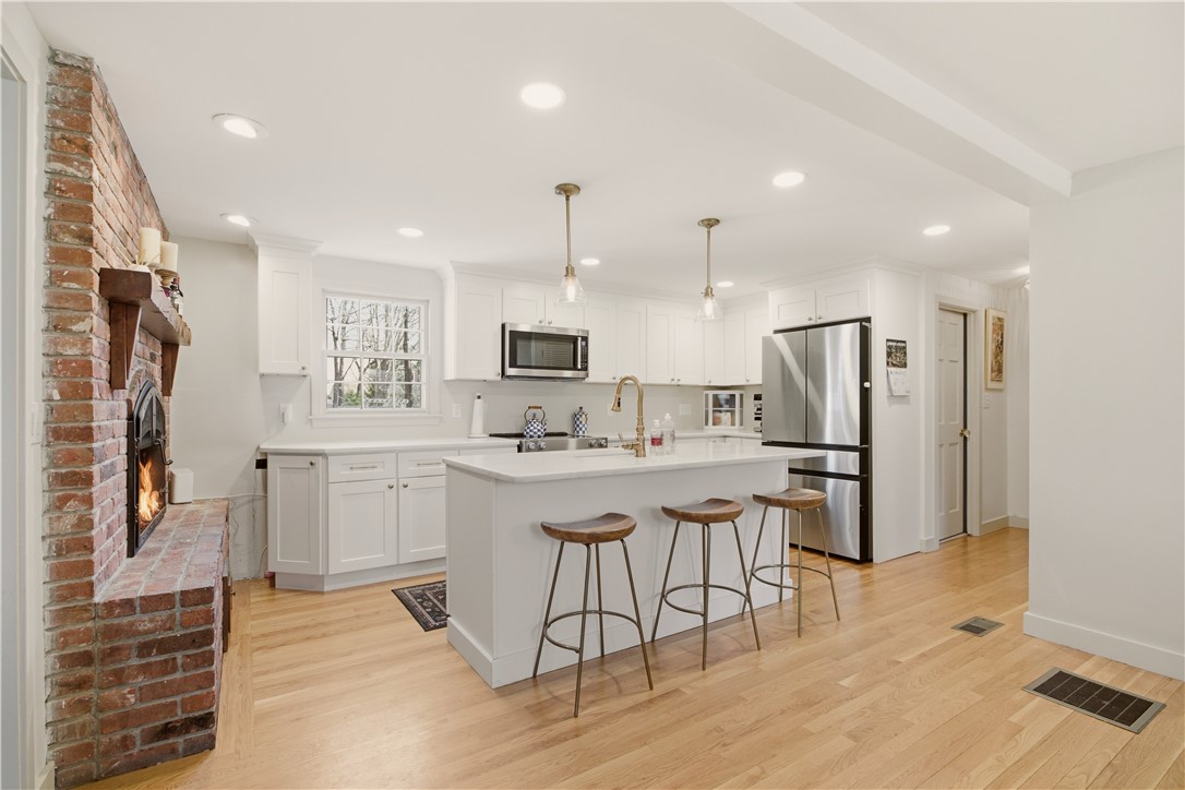 23 Hanson Road Barrington, RI 02806 - Photo 9 of 50 Gallery Image 9