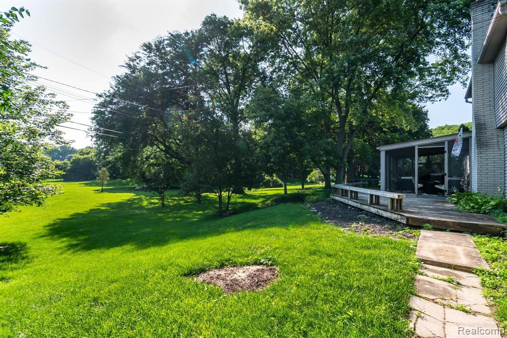 616 Campus Road Rochester Hills, MI 48309 - Photo 4 of 38